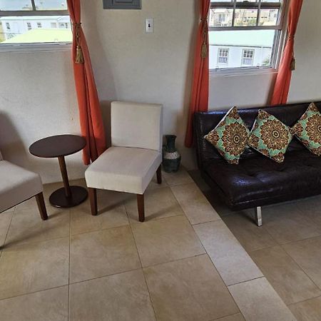 Seclusion Studio Apartment. Saint Philip Ngoại thất bức ảnh
